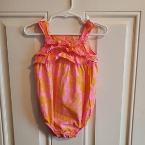 Super cute Carter's baby girl 18M ruffle romper / onesie